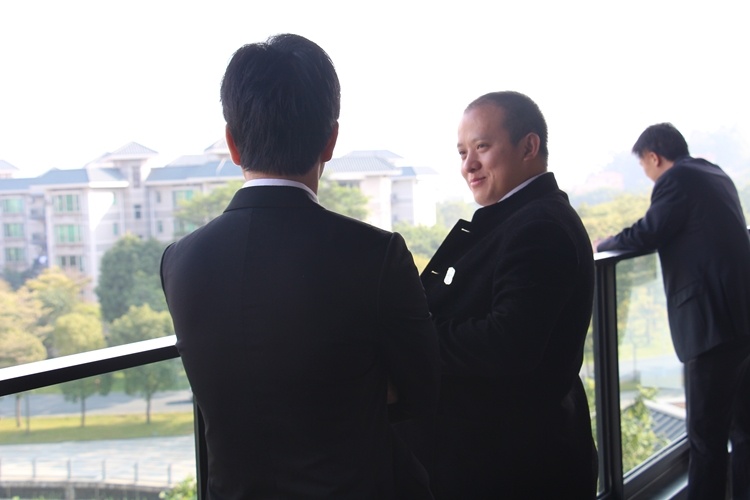 澳镭照明