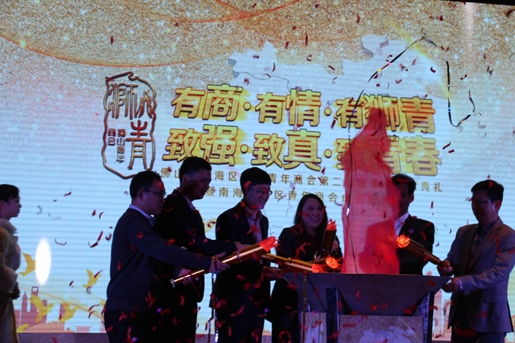 澳镭照明