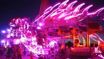 澳镭照明为美国内华达“火人节”提供LED防水灯带，创造奇幻光龙